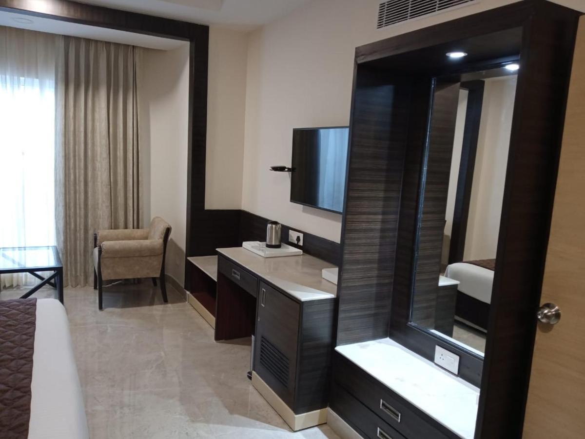 Hotel Aadithya Chennai Exterior photo