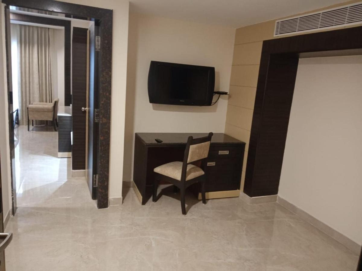 Hotel Aadithya Chennai Exterior photo