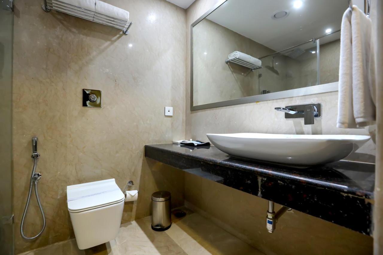 Hotel Aadithya Chennai Exterior photo